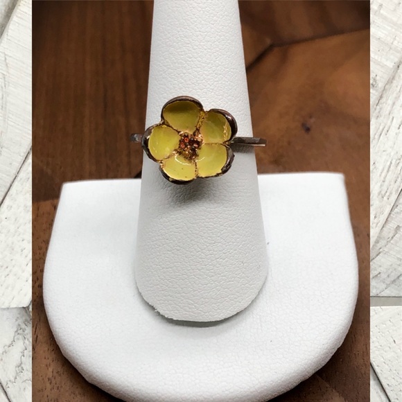 Vintage Jewelry - Vintage Yellow Enameled Flower Ring